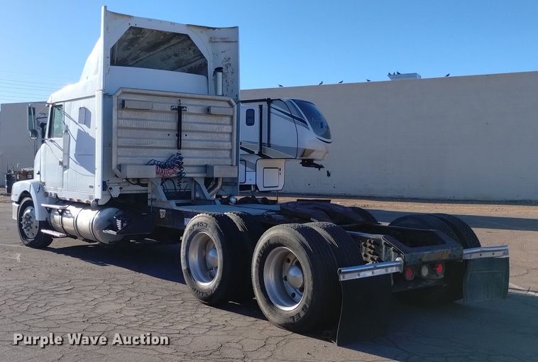 image for item DK8792 1996 Volvo  semi truck