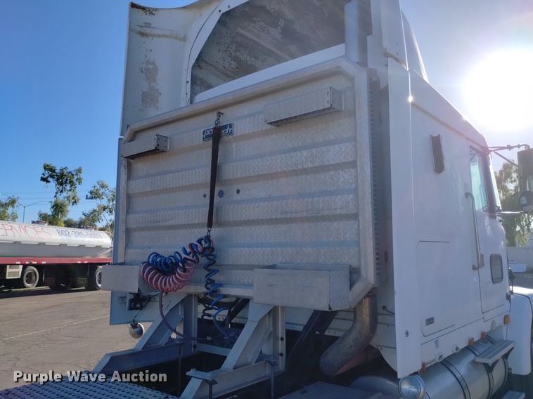 image for item DK8792 1996 Volvo  semi truck