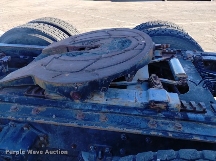 image for item DK8792 1996 Volvo  semi truck