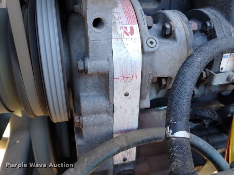 image for item DK8792 1996 Volvo  semi truck