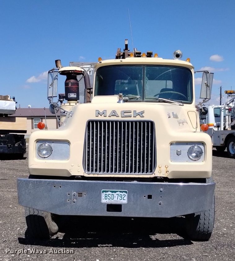 image for item DK8798 1980 Mack  hook lift truck