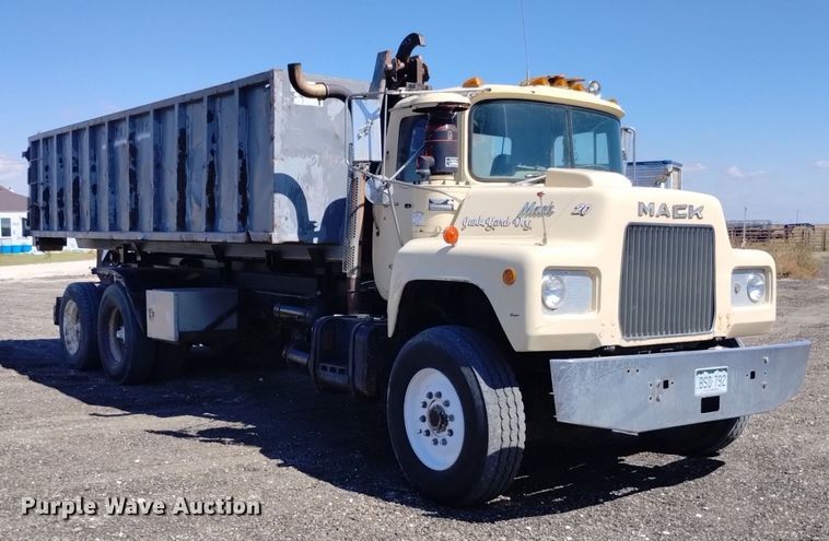 image for item DK8798 1980 Mack  hook lift truck