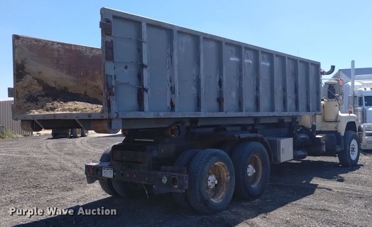 image for item DK8798 1980 Mack  hook lift truck