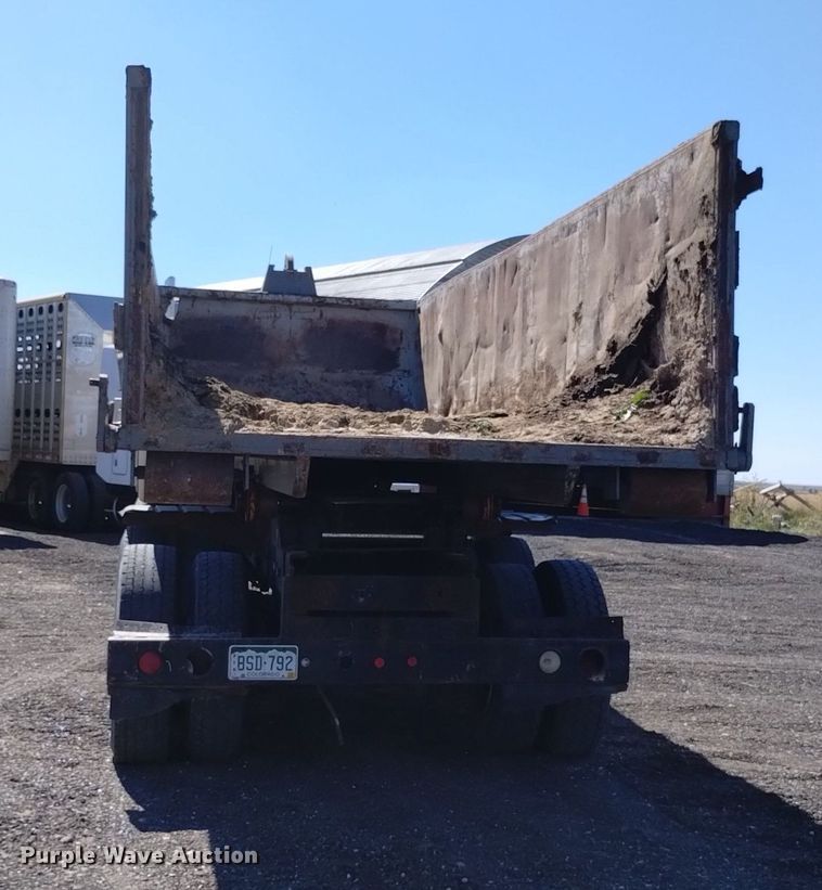 image for item DK8798 1980 Mack  hook lift truck