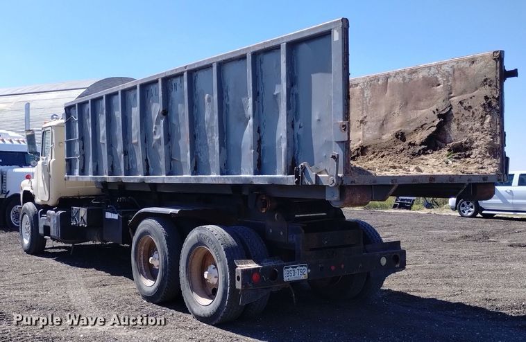 image for item DK8798 1980 Mack  hook lift truck