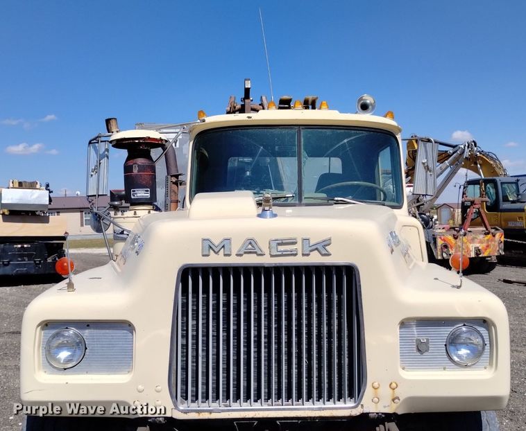 image for item DK8798 1980 Mack  hook lift truck