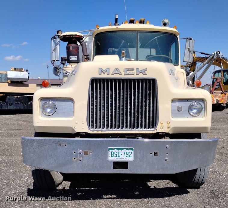 image for item DK8798 1980 Mack  hook lift truck