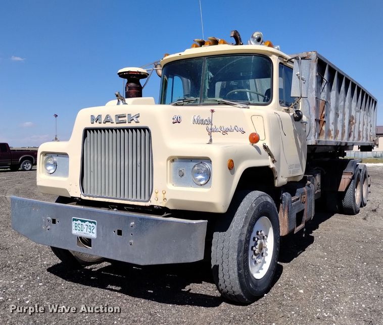 image for item DK8798 1980 Mack  hook lift truck