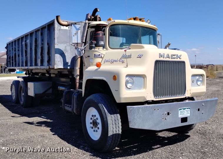image for item DK8798 1980 Mack  hook lift truck