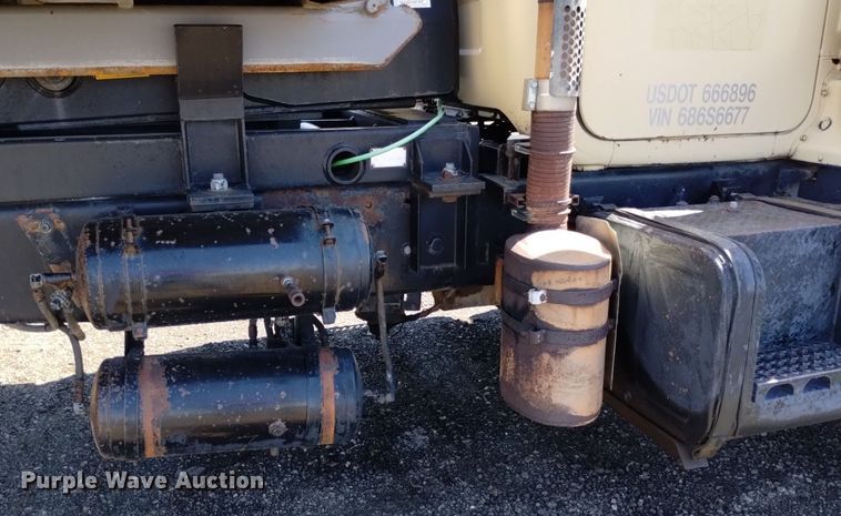 image for item DK8798 1980 Mack  hook lift truck