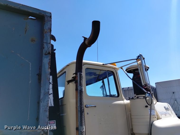 image for item DK8798 1980 Mack  hook lift truck