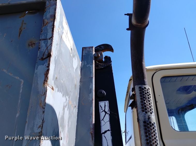 image for item DK8798 1980 Mack  hook lift truck