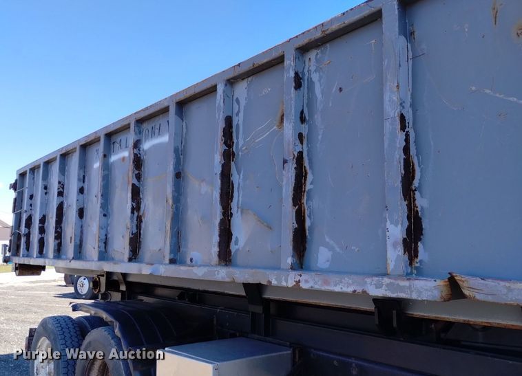 image for item DK8798 1980 Mack  hook lift truck