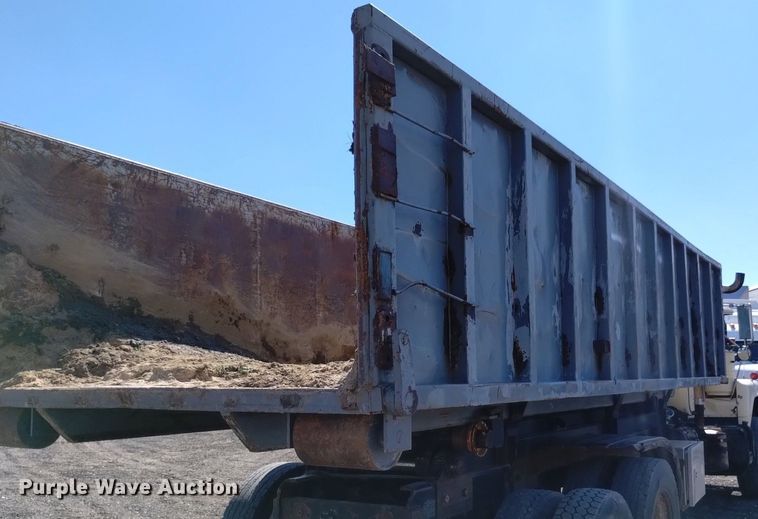 image for item DK8798 1980 Mack  hook lift truck