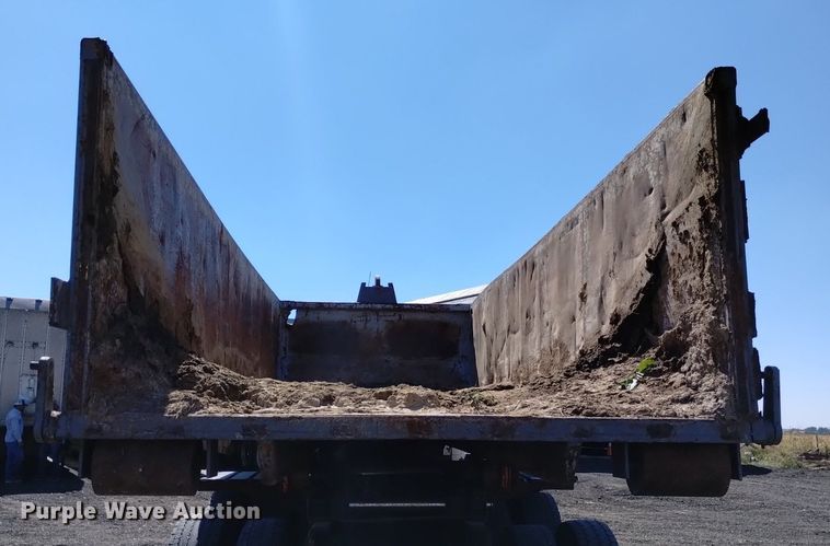 image for item DK8798 1980 Mack  hook lift truck