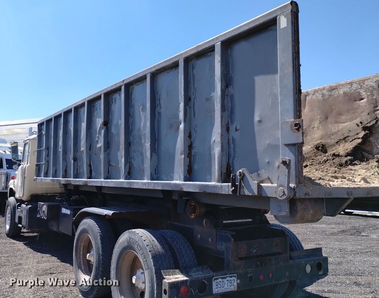 image for item DK8798 1980 Mack  hook lift truck