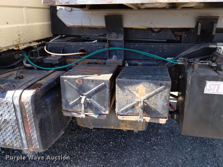 image for item DK8798 1980 Mack  hook lift truck