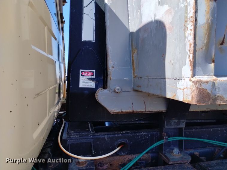 image for item DK8798 1980 Mack  hook lift truck