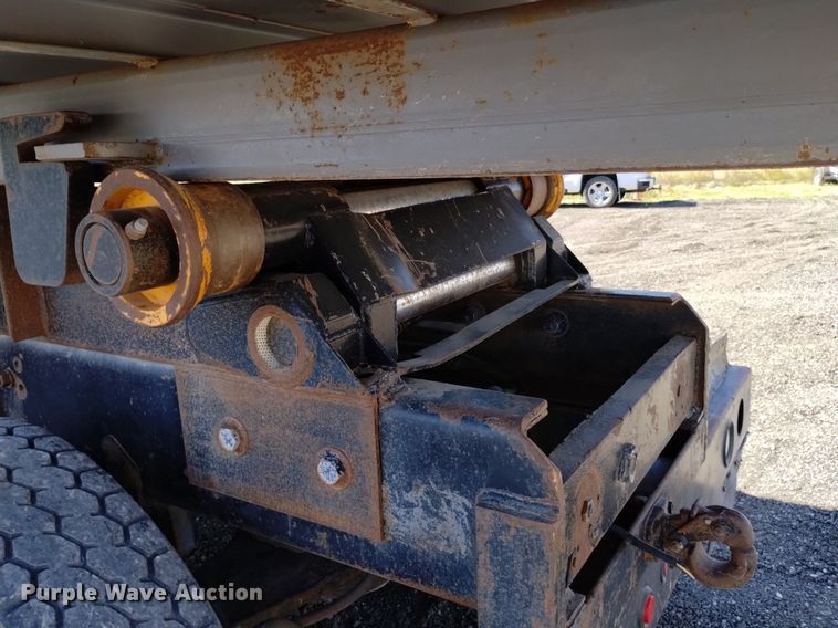 image for item DK8798 1980 Mack  hook lift truck