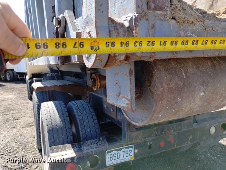 image for item DK8798 1980 Mack  hook lift truck