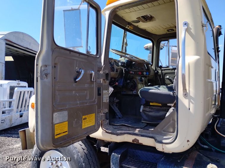 image for item DK8798 1980 Mack  hook lift truck