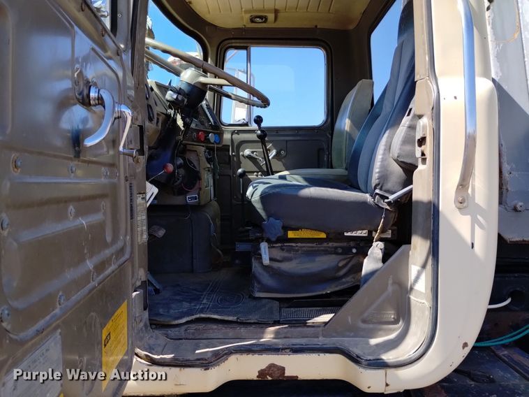 image for item DK8798 1980 Mack  hook lift truck