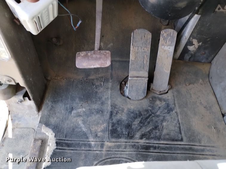 image for item DK8798 1980 Mack  hook lift truck