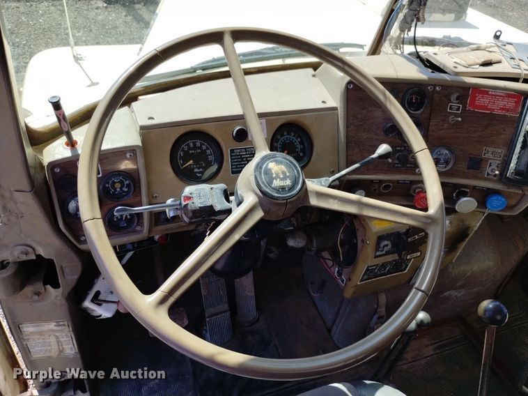 image for item DK8798 1980 Mack  hook lift truck