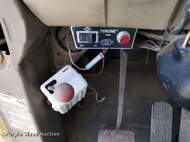 image for item DK8798 1980 Mack  hook lift truck