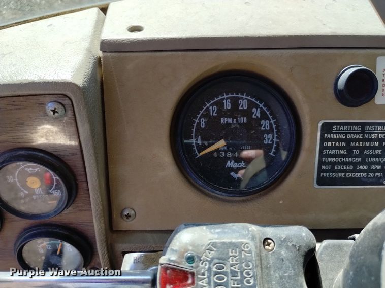 image for item DK8798 1980 Mack  hook lift truck