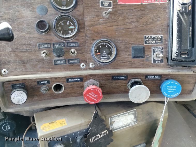 image for item DK8798 1980 Mack  hook lift truck