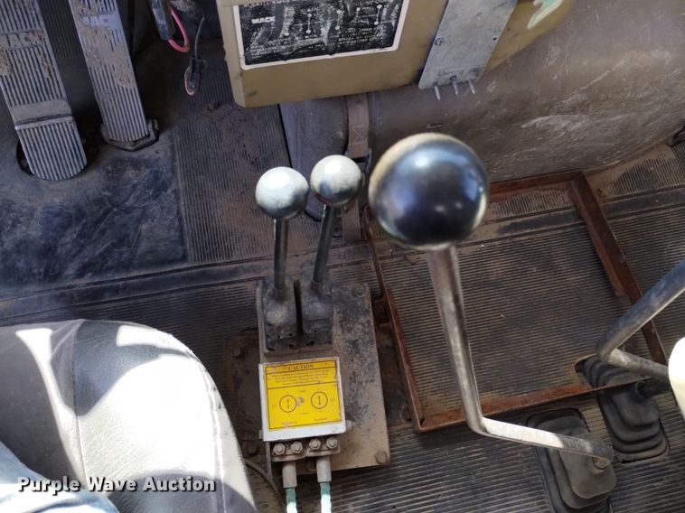 image for item DK8798 1980 Mack  hook lift truck