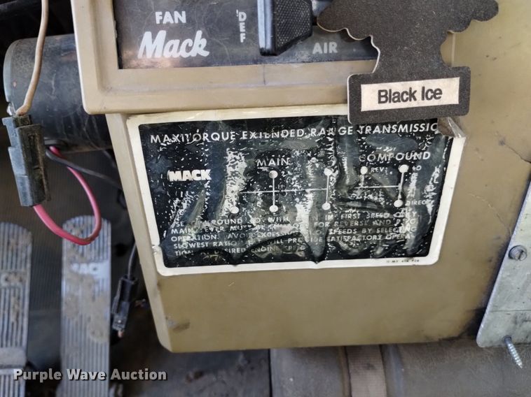 image for item DK8798 1980 Mack  hook lift truck