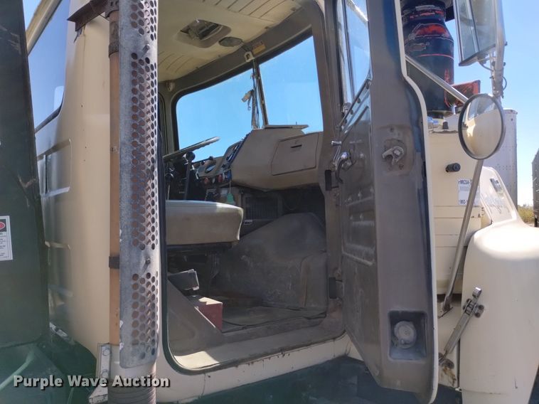 image for item DK8798 1980 Mack  hook lift truck