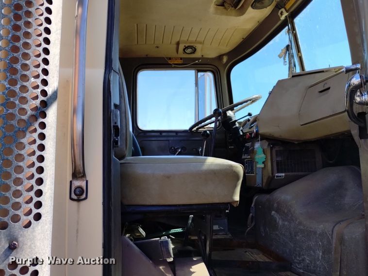 image for item DK8798 1980 Mack  hook lift truck