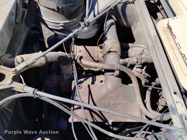 image for item DK8798 1980 Mack  hook lift truck