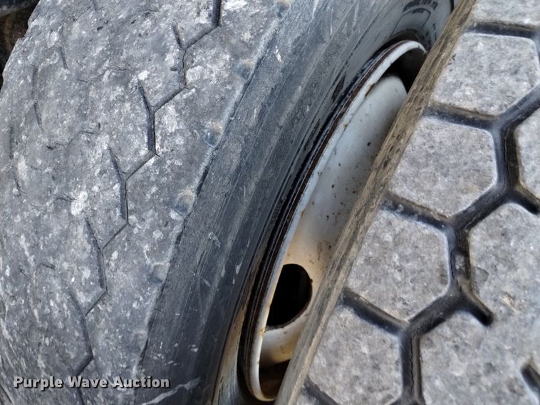 image for item DK8798 1980 Mack  hook lift truck