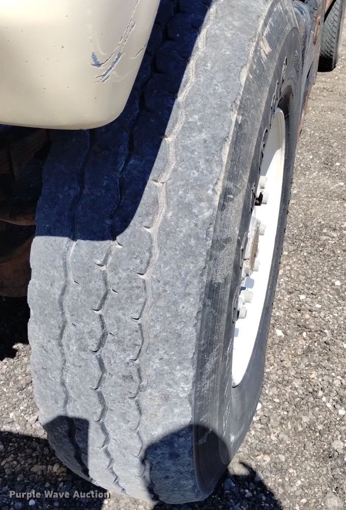 image for item DK8798 1980 Mack  hook lift truck