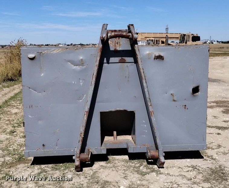 image for item DK8798 1980 Mack  hook lift truck