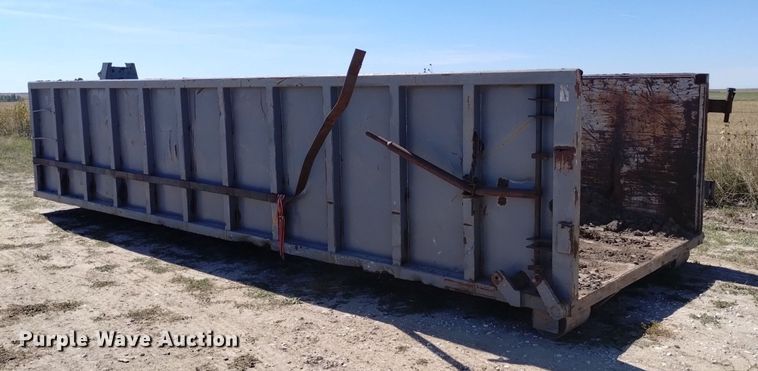 image for item DK8798 1980 Mack  hook lift truck