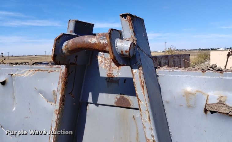 image for item DK8798 1980 Mack  hook lift truck