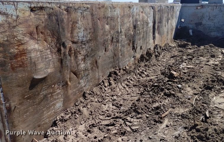 image for item DK8798 1980 Mack  hook lift truck