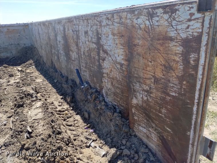 image for item DK8798 1980 Mack  hook lift truck