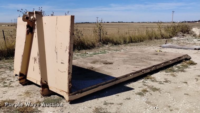 image for item DK8798 1980 Mack  hook lift truck