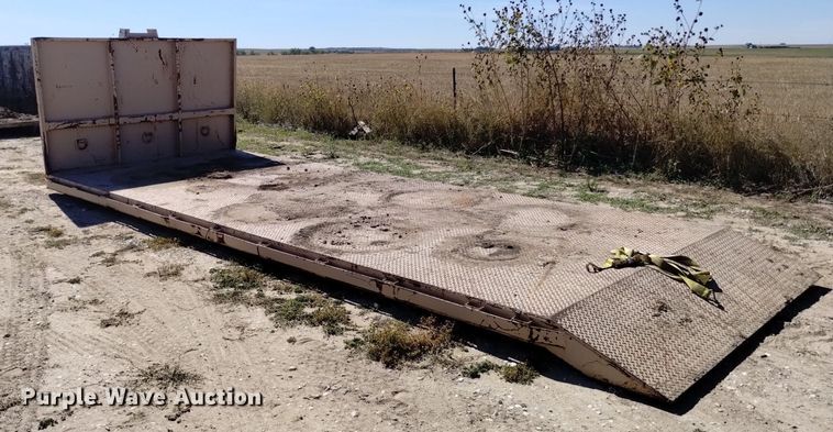 image for item DK8798 1980 Mack  hook lift truck