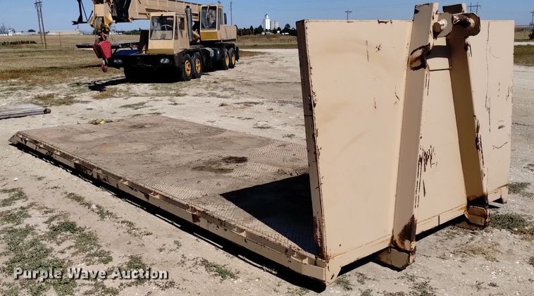 image for item DK8798 1980 Mack  hook lift truck