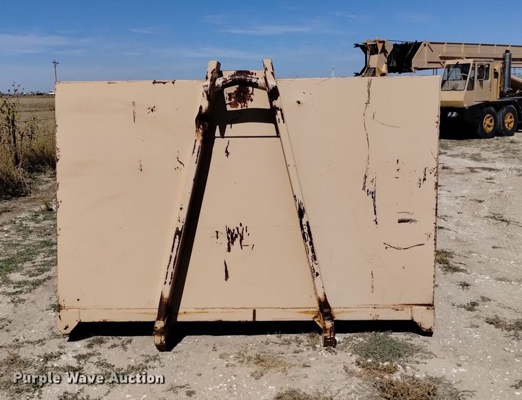 image for item DK8798 1980 Mack  hook lift truck