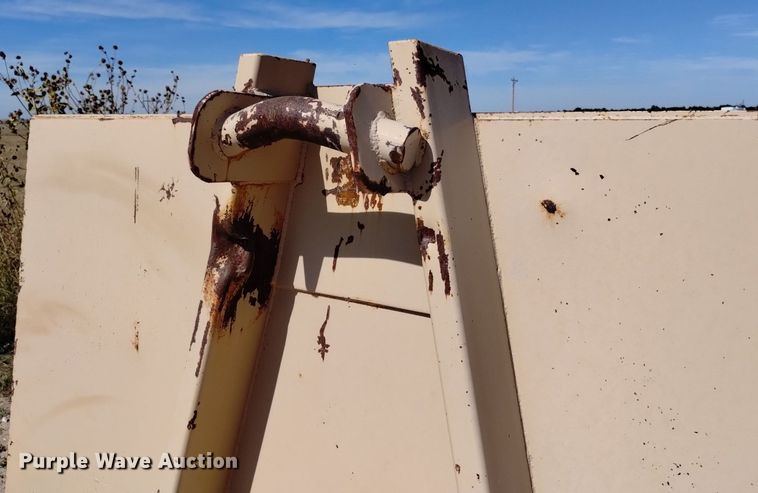 image for item DK8798 1980 Mack  hook lift truck