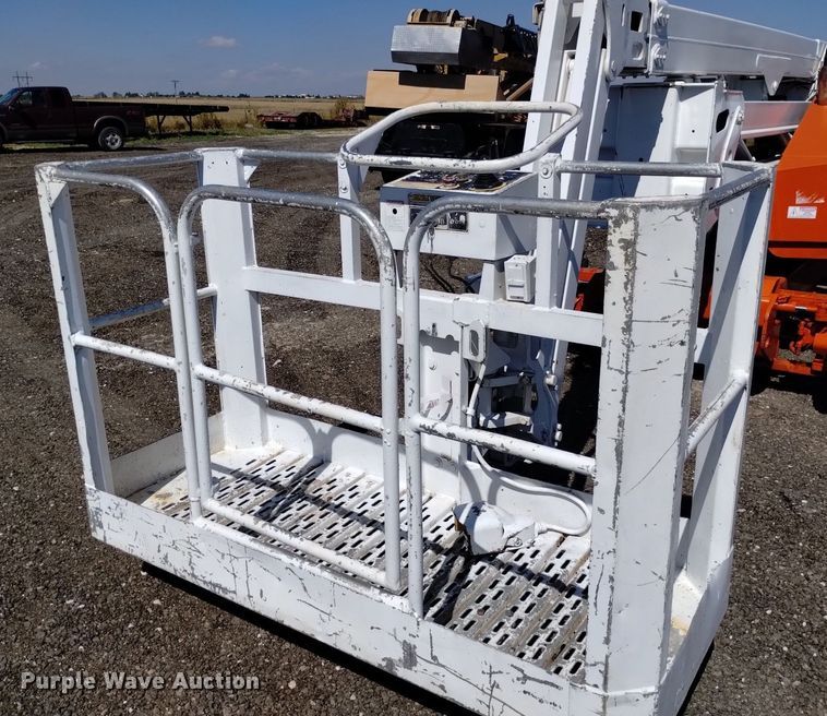 image for item DK8799 2000 Snorkel ATB-50KU  boom lift