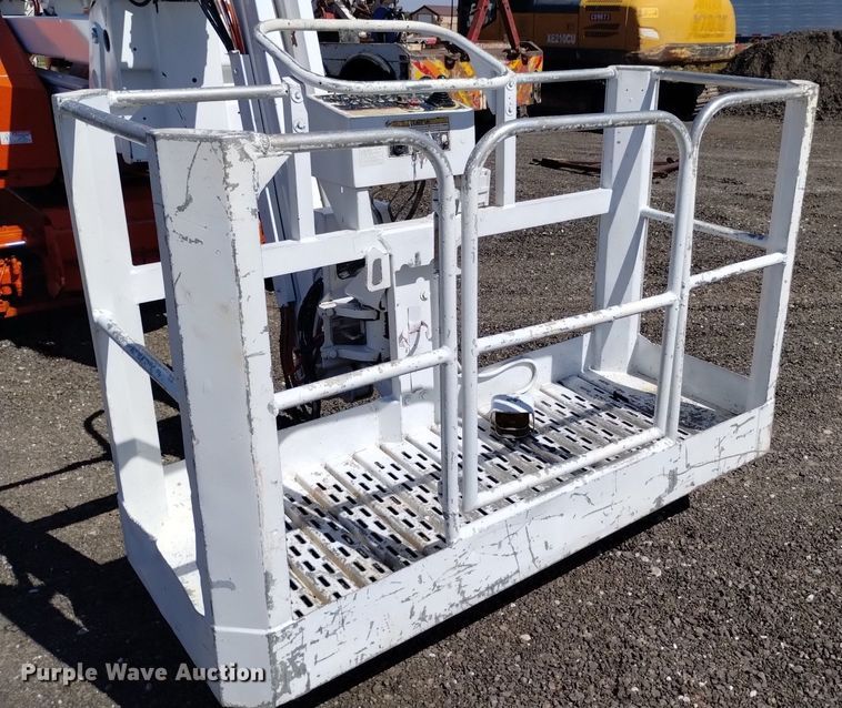 image for item DK8799 2000 Snorkel ATB-50KU  boom lift